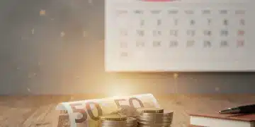 Pilas de monedas de euro y billetes con calendario de 2026, simbolizando ahorro y planificación financiera.